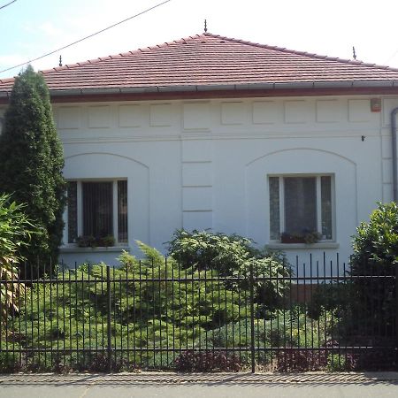 Ágnes Apartman Apartment Hódmezővásárhely Exterior foto